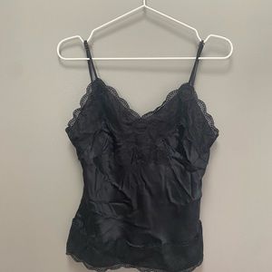 Pyjama top with lace details, relaxed fit and made with foe silk!!